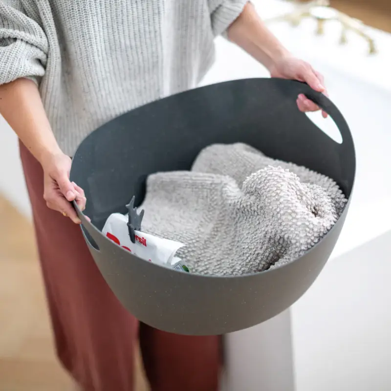 Reso Gratuito Cesto Portabiancheria da 15 L con Manici Ergonomici colore Grigio - Bottichelli L Koziol