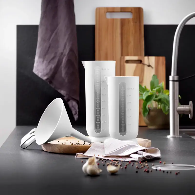 Caraffa Graduata 750 ml Salvagoccia Colore Bianco - QB M Blim Prezzo Scontato